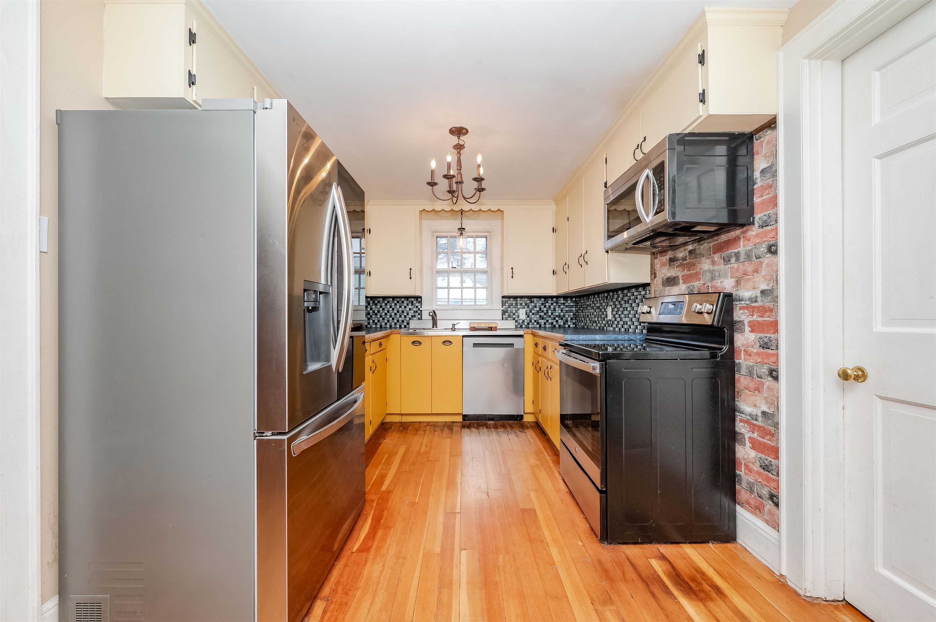 27 Broad Street Rochester, NH 03867 - Photo 14 of 51