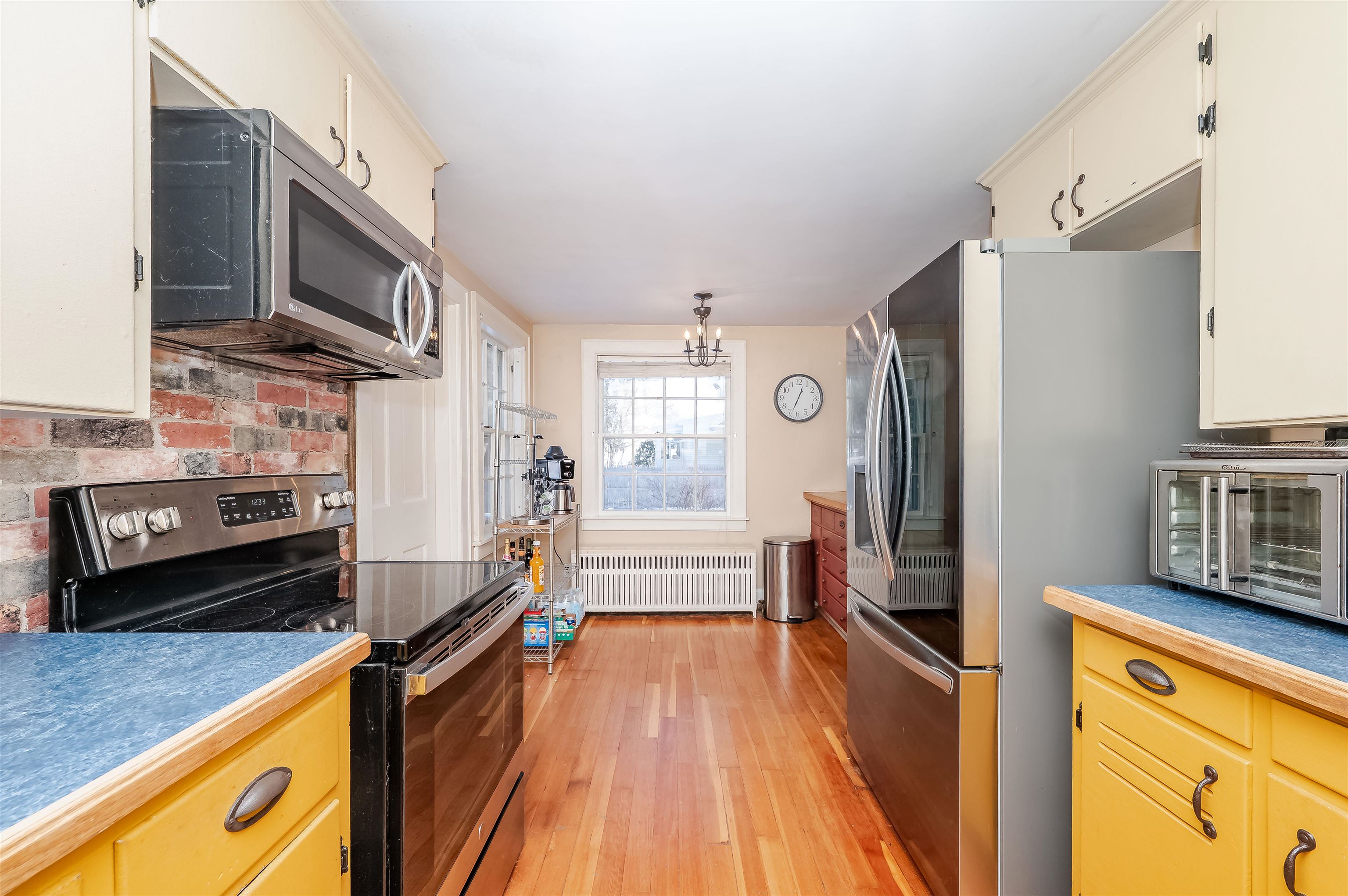 27 Broad Street Rochester, NH 03867 - Photo 16 of 51