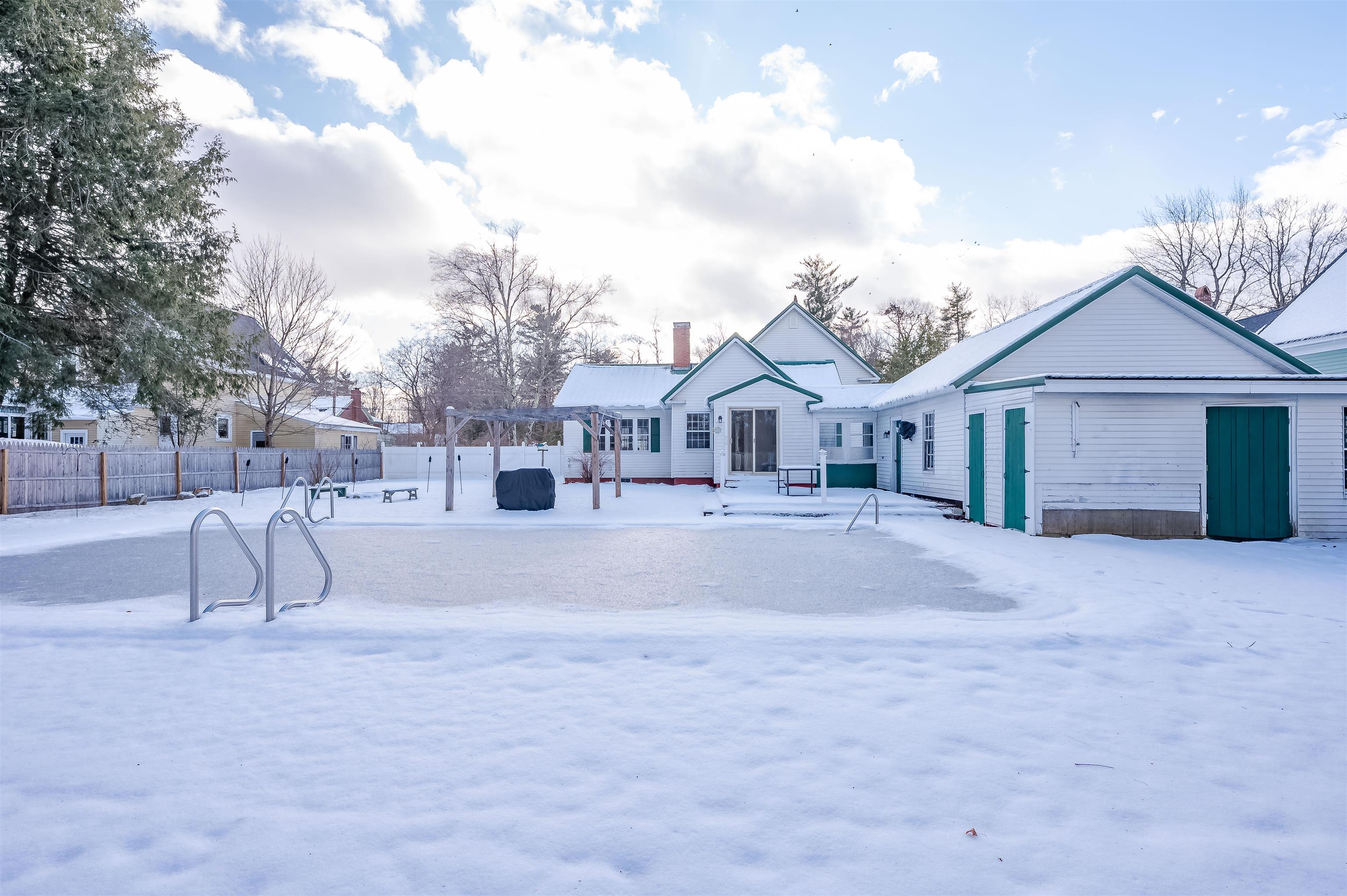 27 Broad Street Rochester, NH 03867 - Photo 43 of 51