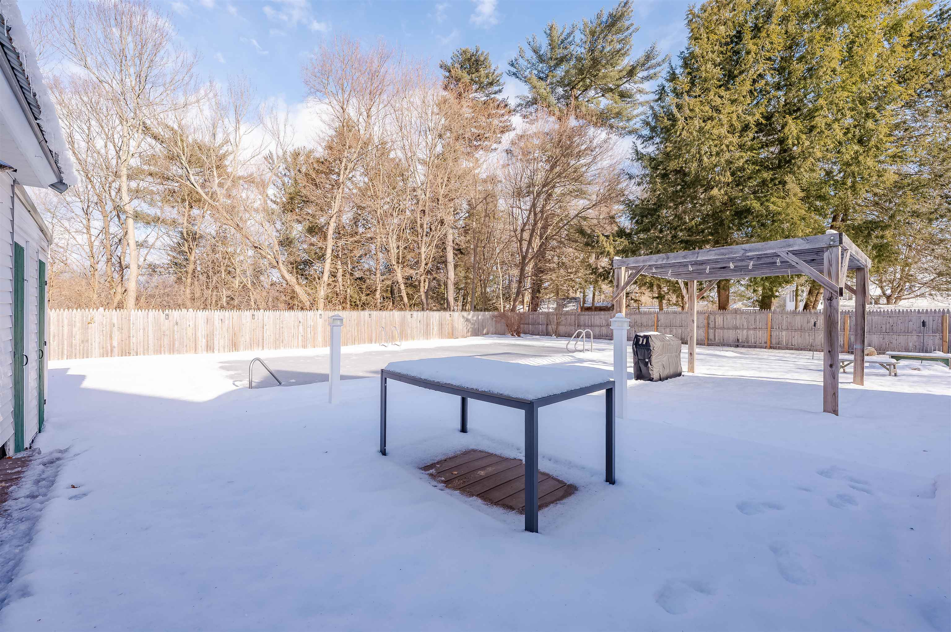 27 Broad Street Rochester, NH 03867 - Photo 48 of 51