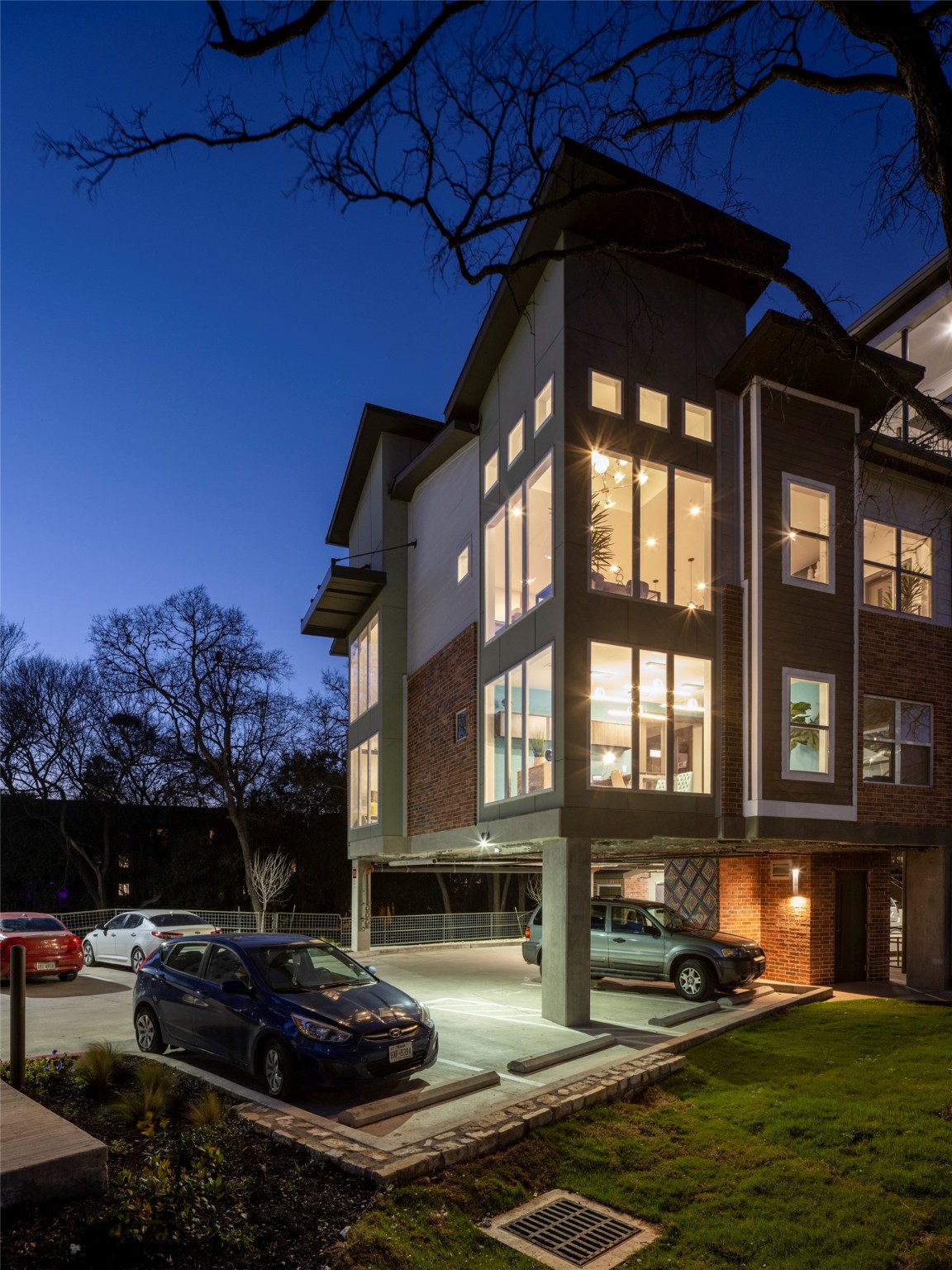 1800 South Interstate 35 Frontage Road Austin, TX 78704 - Photo 24 of 36 a front view of a house with a garden