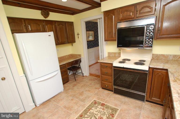 2823 Rifle Ridge Road Oakton, VA 22124 - Photo 16 of 30 Kitchen #3