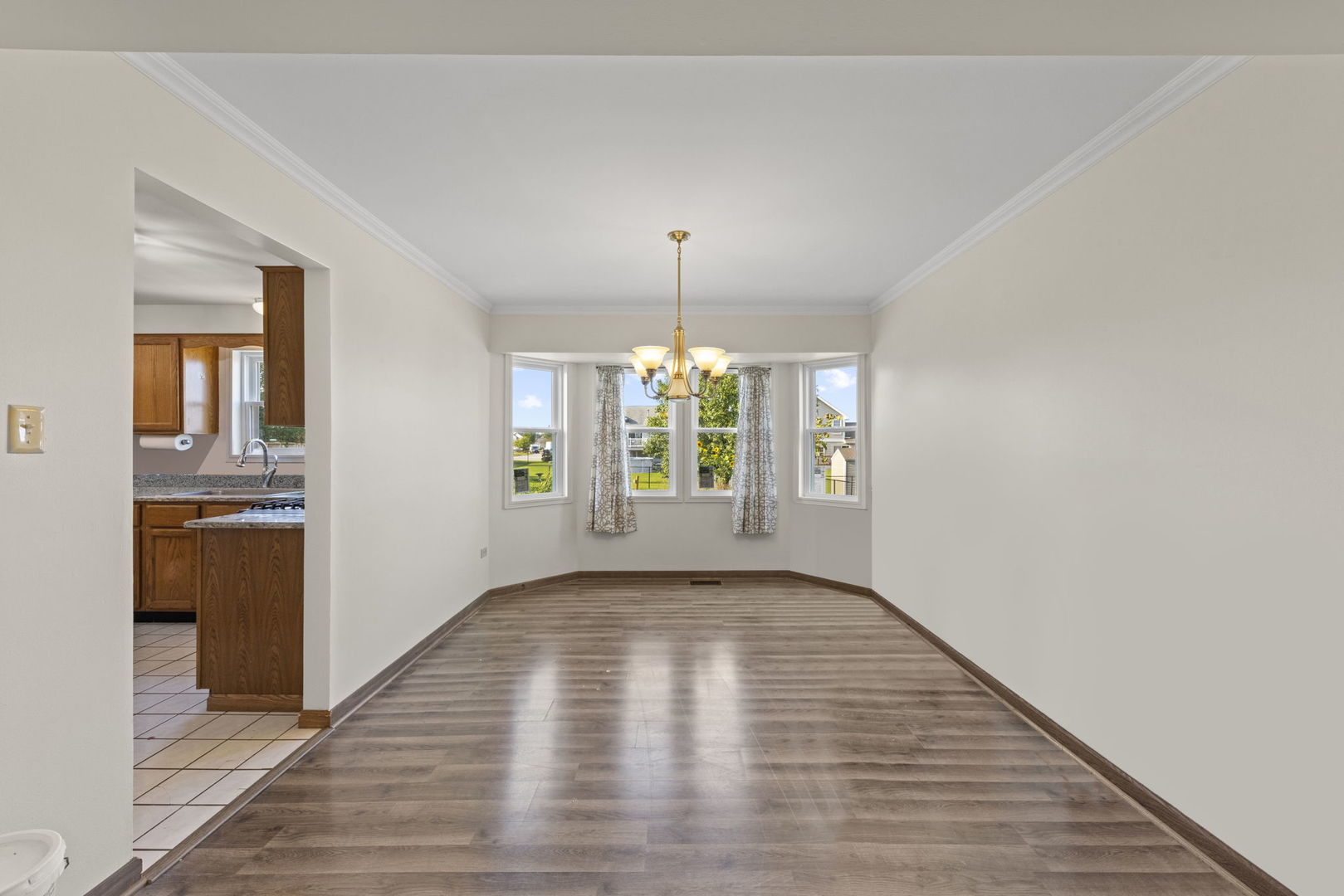 8016 Farmhouse Road Frankfort, IL 60423 - Photo 5 of 25 Gallery Image 5
