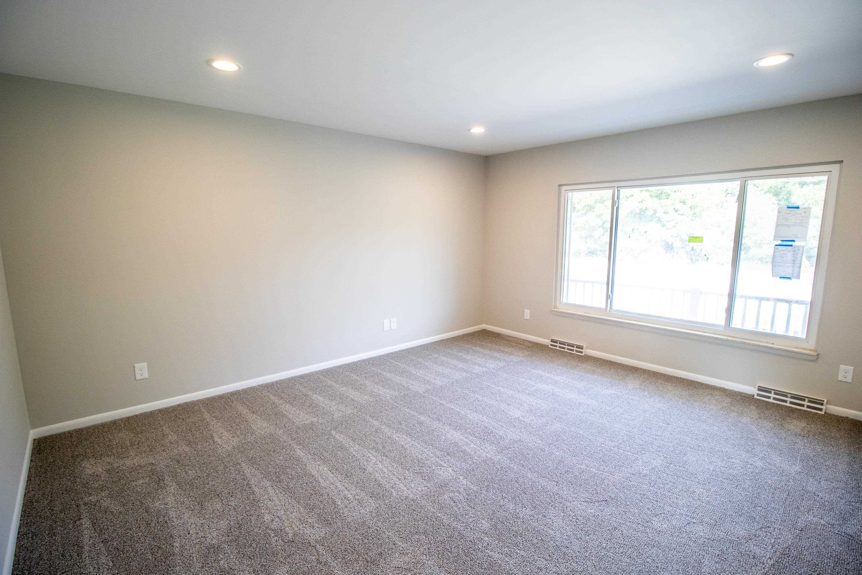 11272 Main Road Fenton, MI 48430 - Photo 3 of 38 50152530-78c4d33a-91a7-43cc-a217-2e5159157cfe.JPG