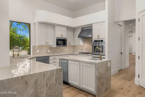 $4,350,000 | 8487 North Canta Bello, Paradise Valley, AZ 85253