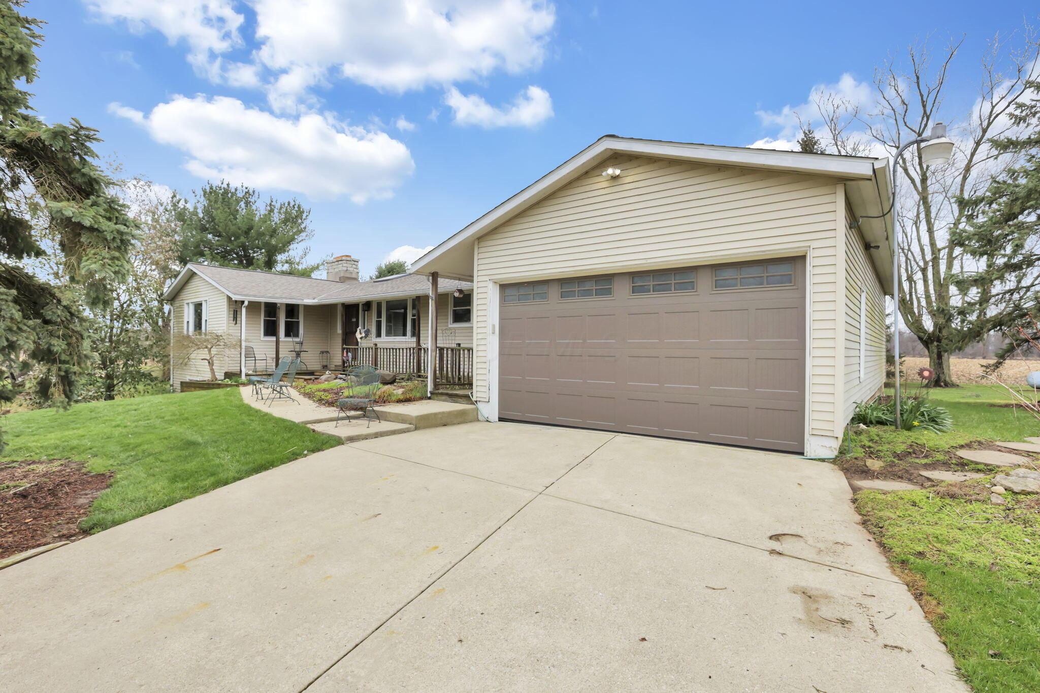11138 York Road Southwest Baltimore, OH 43105 - Photo 1 of 83 7-web-or-mls-0V3A5084