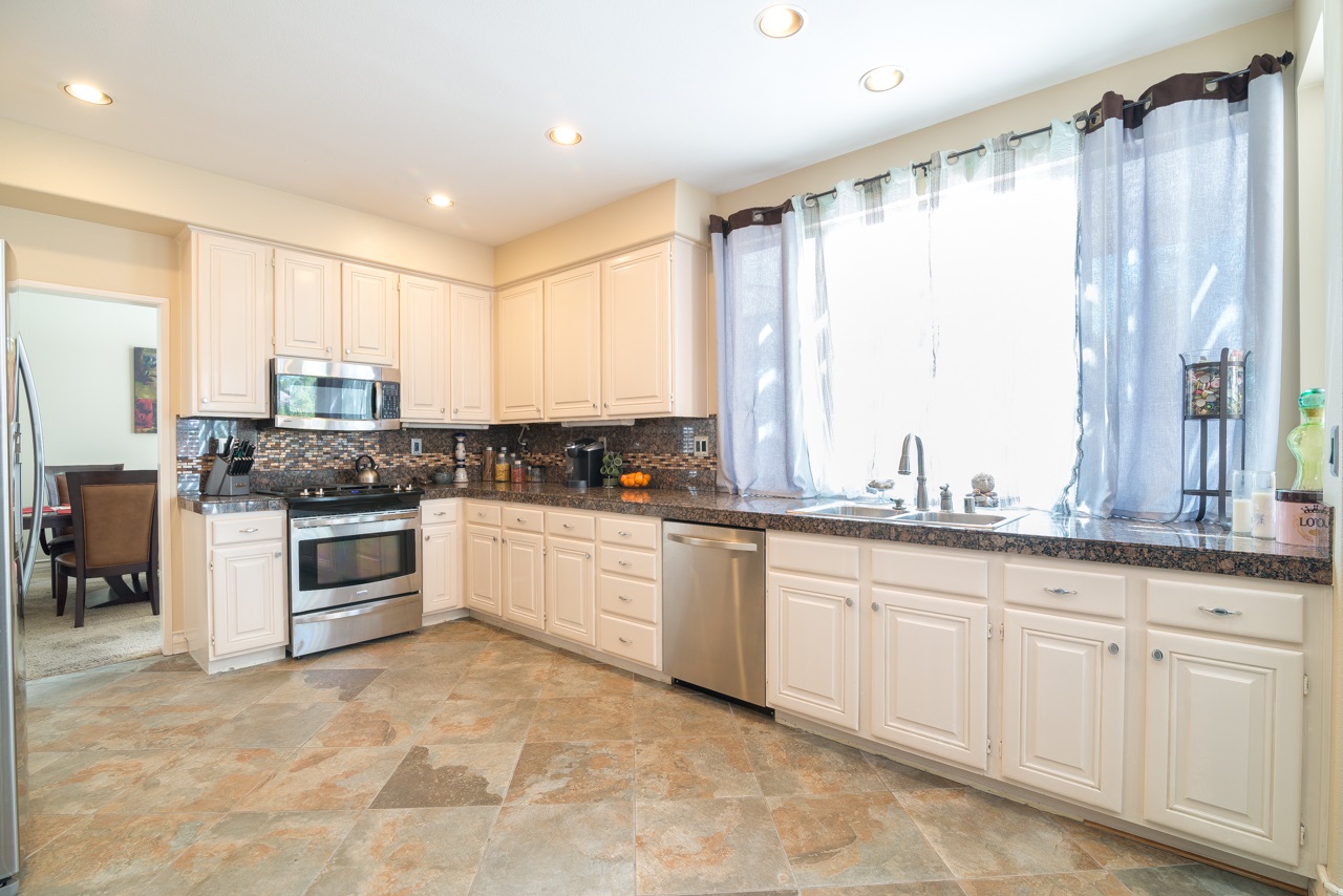 985 St Germain Road Chula Vista, CA 91913 - Photo 2 of 24 Gallery Image 2