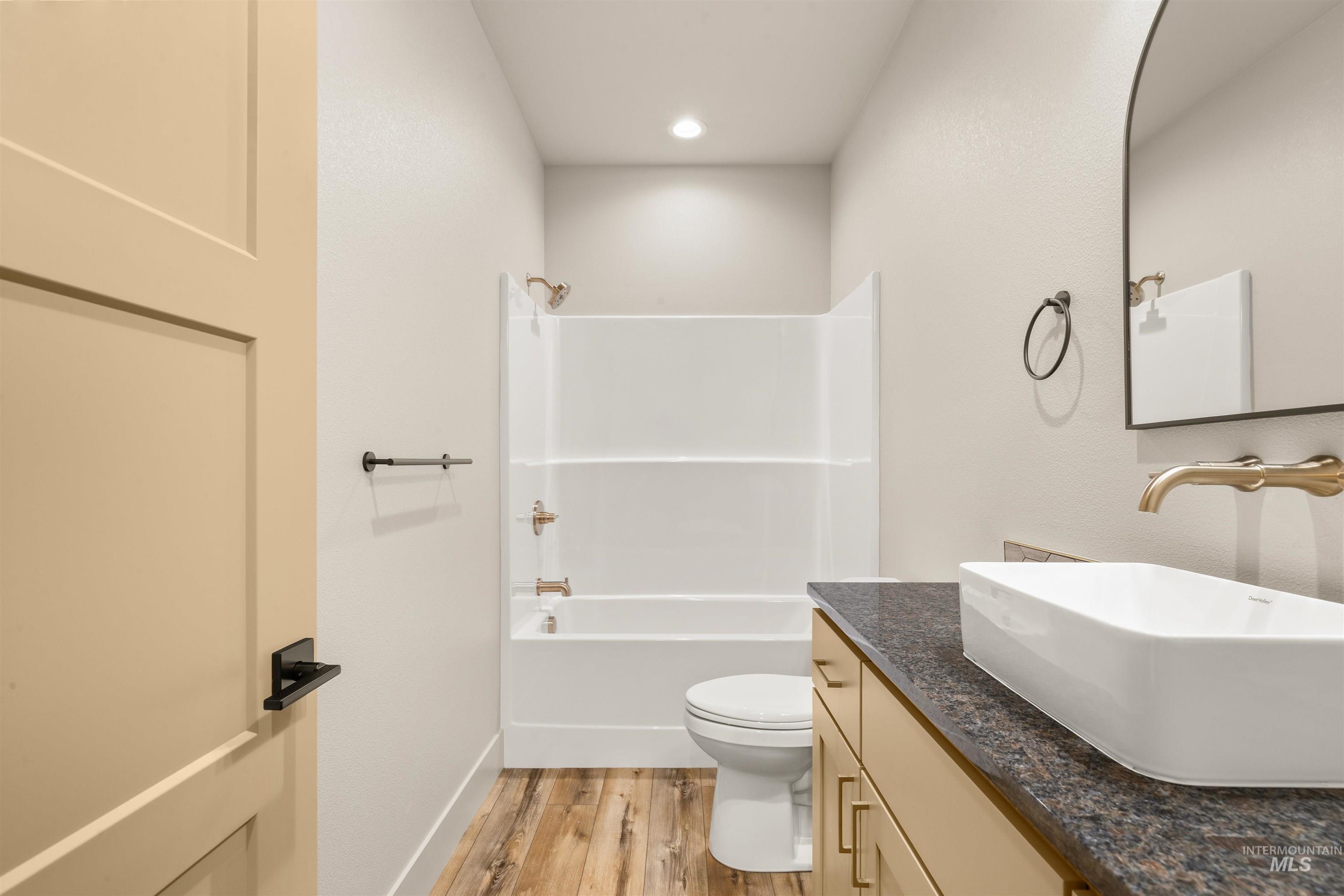 335 Warner Avenue Lewiston, ID 83501 - Photo 36 of 43 Bathroom with light wood-style flooring, vanity, shower / bath combination, and recessed lighting