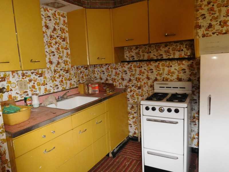 545 Freeport Road Blawnox, PA 15238 - Photo 3 of 6 Kitchen. All units have metal cabinets. Paint them for a retro look!