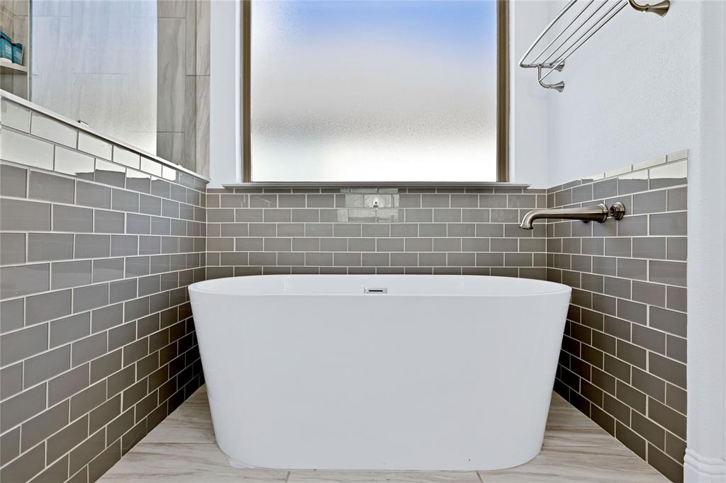 137 Gardenia Drive Azle, TX 76020 - Photo 18 of 38