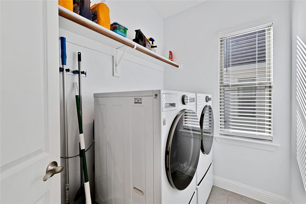 137 Gardenia Drive Azle, TX 76020 - Photo 26 of 38 View of patio / terrace featuring ceiling fan