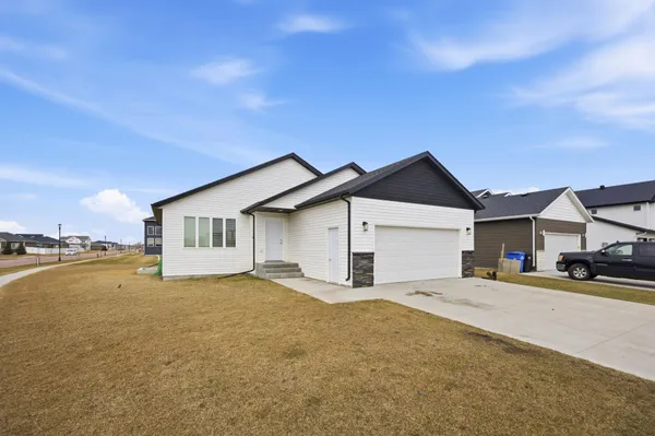 $449,900 | 2595 72nd Avenue South, Fargo, ND 58104