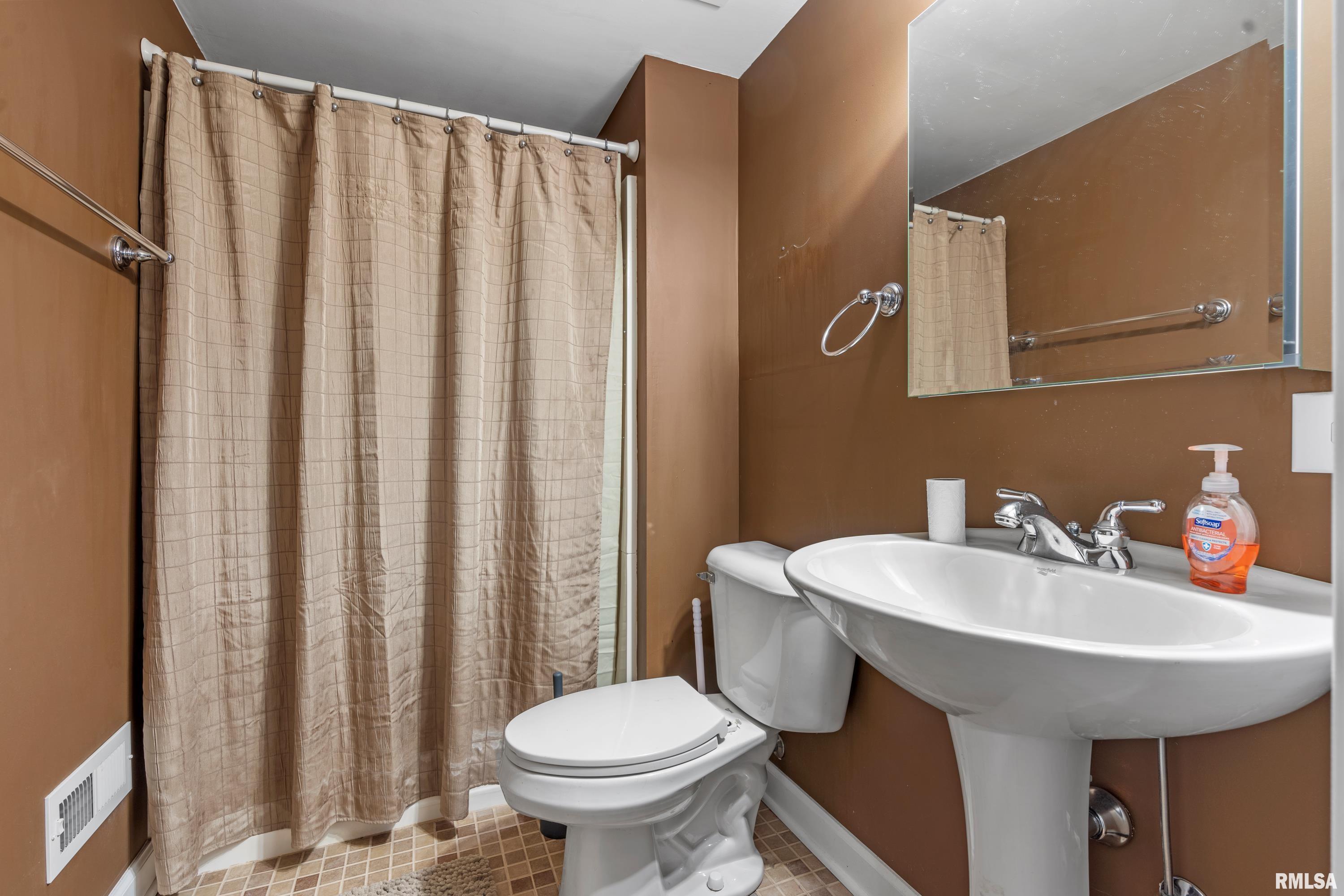 3025 Sandgate Road Springfield, IL 62702 - Photo 23 of 32