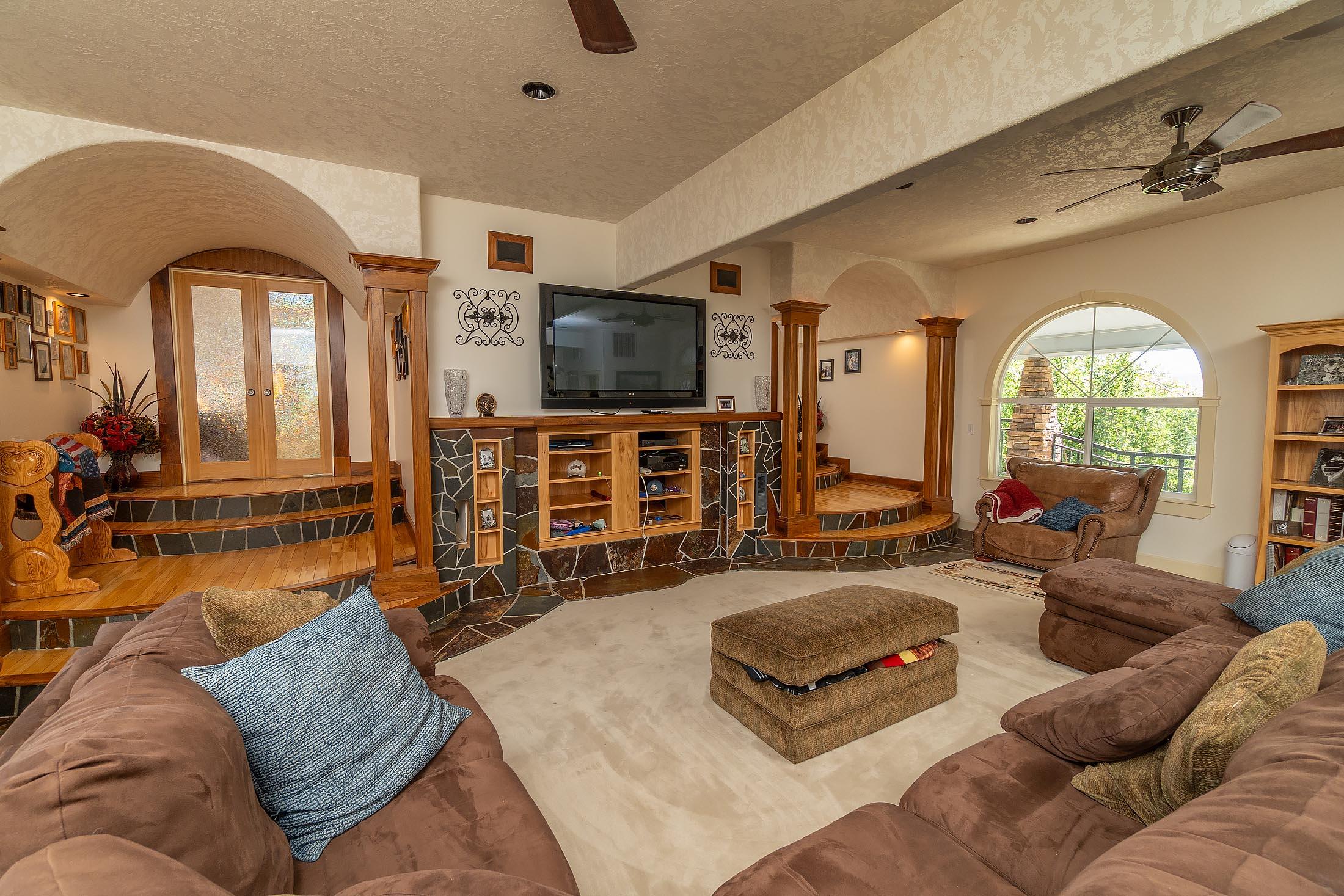 59047 Old Lake Road Christmas Valley, OR 97641 - Photo 13 of 55 Family theater room