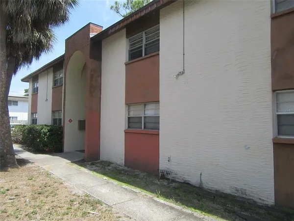 $1,350 | 463 76th Avenue North, Unit 3, St. Petersburg, FL 33702