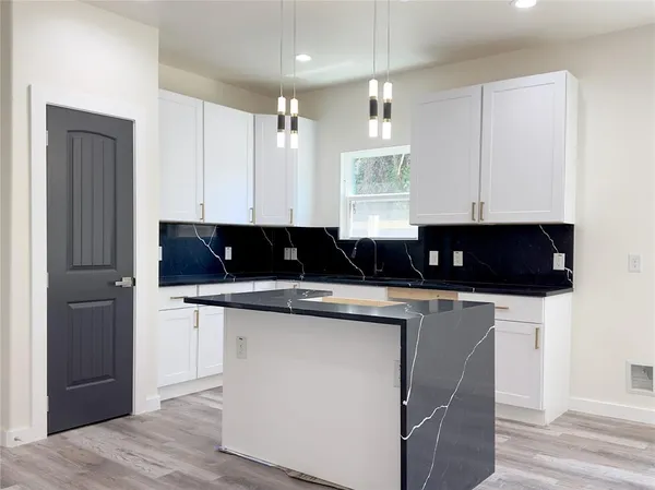 $2,350 | 2720 Morning Avenue, Dallas, TX 75210