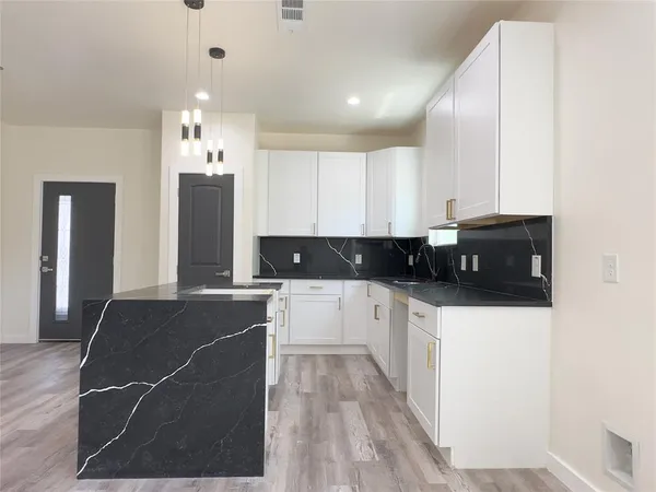 $2,350 | 2720 Morning Avenue, Dallas, TX 75210