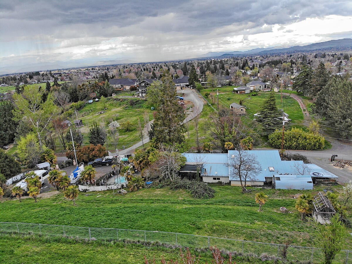 1331 Vawter Road Medford, OR 97501 - Photo 27 of 43 DJI_0742