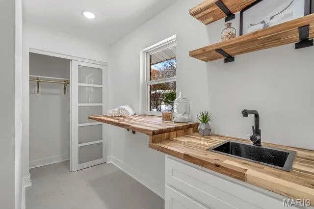 $699,900 | 487 Runnymede Drive, Creve Coeur, MO 63141