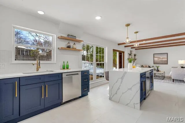 $699,900 | 487 Runnymede Drive, Creve Coeur, MO 63141