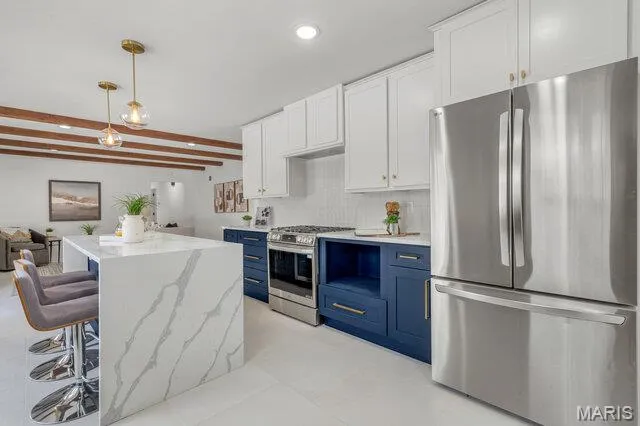 $699,900 | 487 Runnymede Drive, Creve Coeur, MO 63141