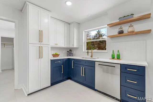 $699,900 | 487 Runnymede Drive, Creve Coeur, MO 63141