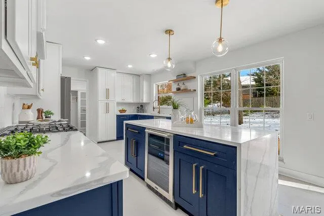 $699,900 | 487 Runnymede Drive, Creve Coeur, MO 63141