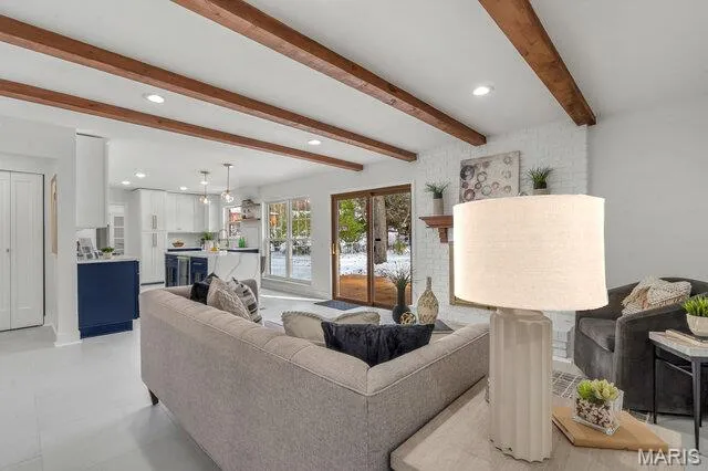 $699,900 | 487 Runnymede Drive, Creve Coeur, MO 63141