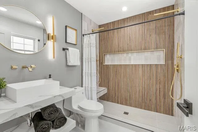 $699,900 | 487 Runnymede Drive, Creve Coeur, MO 63141