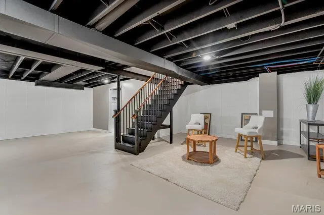 $699,900 | 487 Runnymede Drive, Creve Coeur, MO 63141