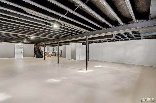 $699,900 | 487 Runnymede Drive, Creve Coeur, MO 63141