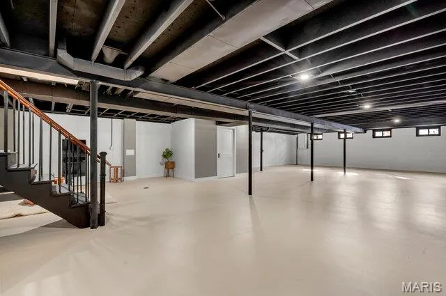 $699,900 | 487 Runnymede Drive, Creve Coeur, MO 63141