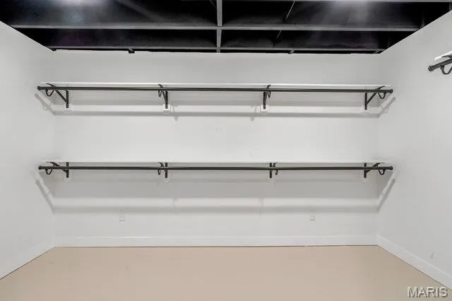 $699,900 | 487 Runnymede Drive, Creve Coeur, MO 63141