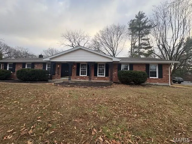 $699,900 | 487 Runnymede Drive, Creve Coeur, MO 63141