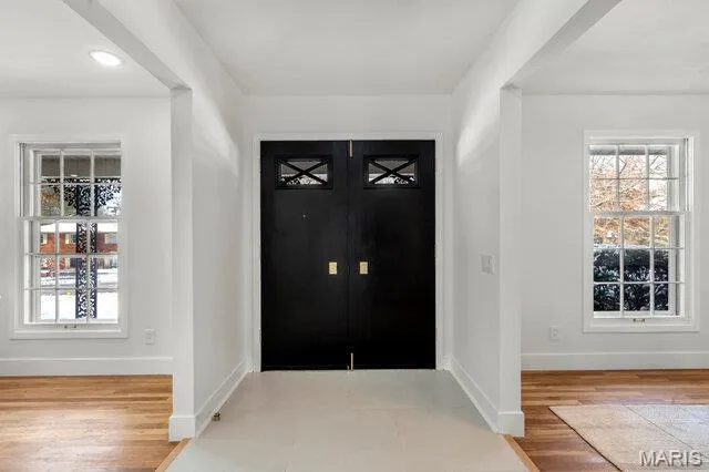 $699,900 | 487 Runnymede Drive, Creve Coeur, MO 63141