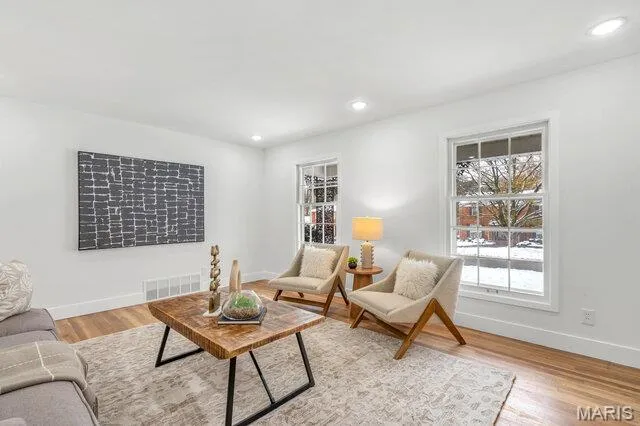 $699,900 | 487 Runnymede Drive, Creve Coeur, MO 63141