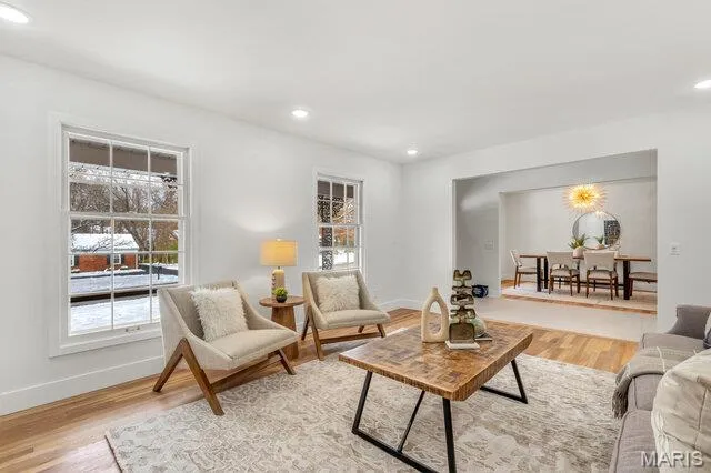 $699,900 | 487 Runnymede Drive, Creve Coeur, MO 63141