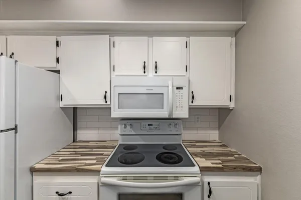 $1,395 | 13066 North 100th Drive, Sun City, AZ 85351