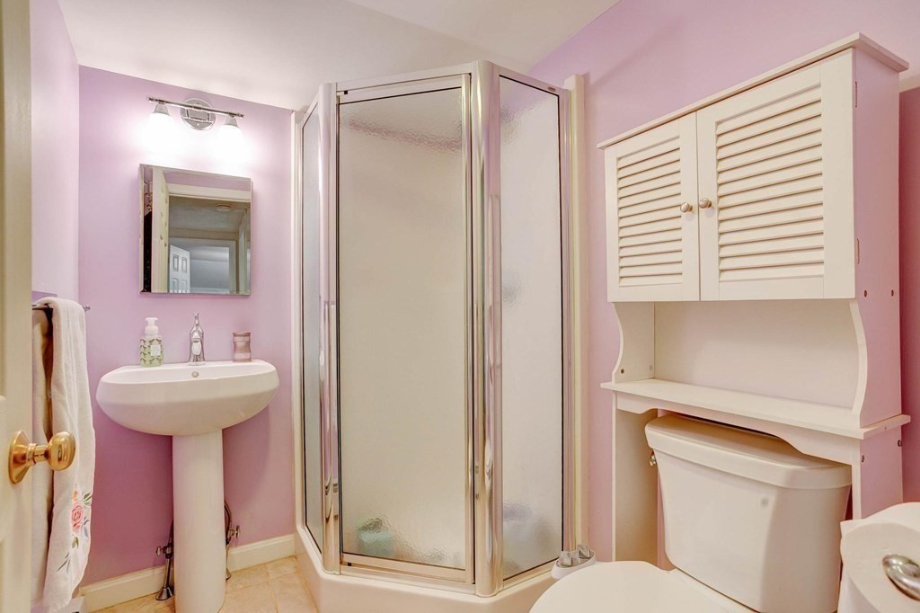 18 Abbott Road North Reading, MA 01864 - Photo 13 of 34 Gallery Image 13