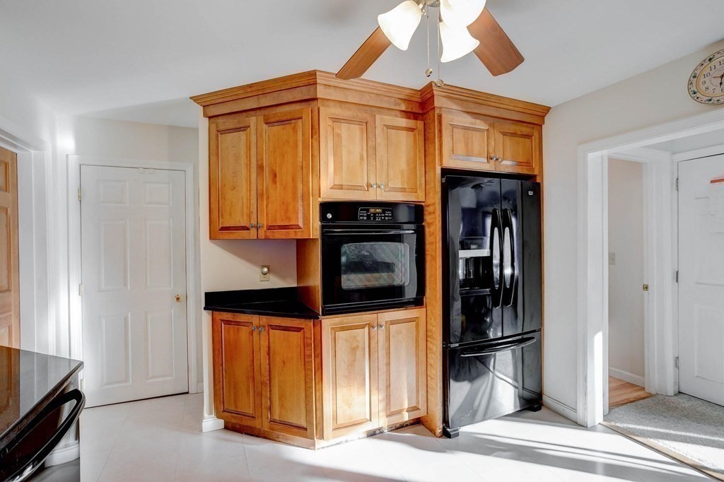 18 Abbott Road North Reading, MA 01864 - Photo 4 of 34 Gallery Image 4