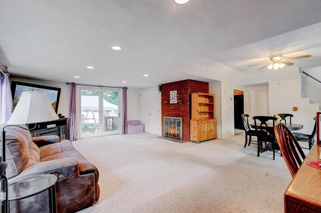 18 Abbott Road North Reading, MA 01864 - Photo 5 of 34 Gallery Image 5
