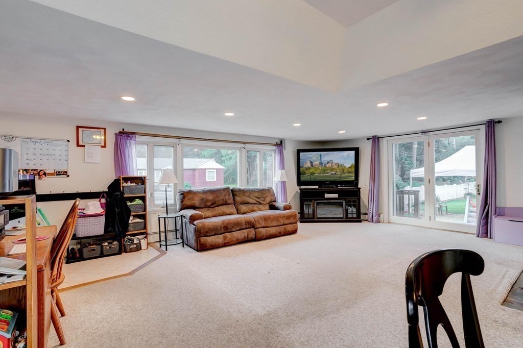 18 Abbott Road North Reading, MA 01864 - Photo 6 of 34 Gallery Image 6