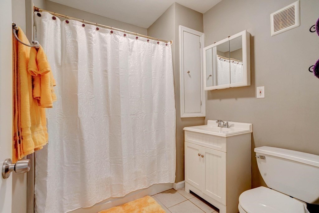 18 Abbott Road North Reading, MA 01864 - Photo 9 of 34 Gallery Image 9
