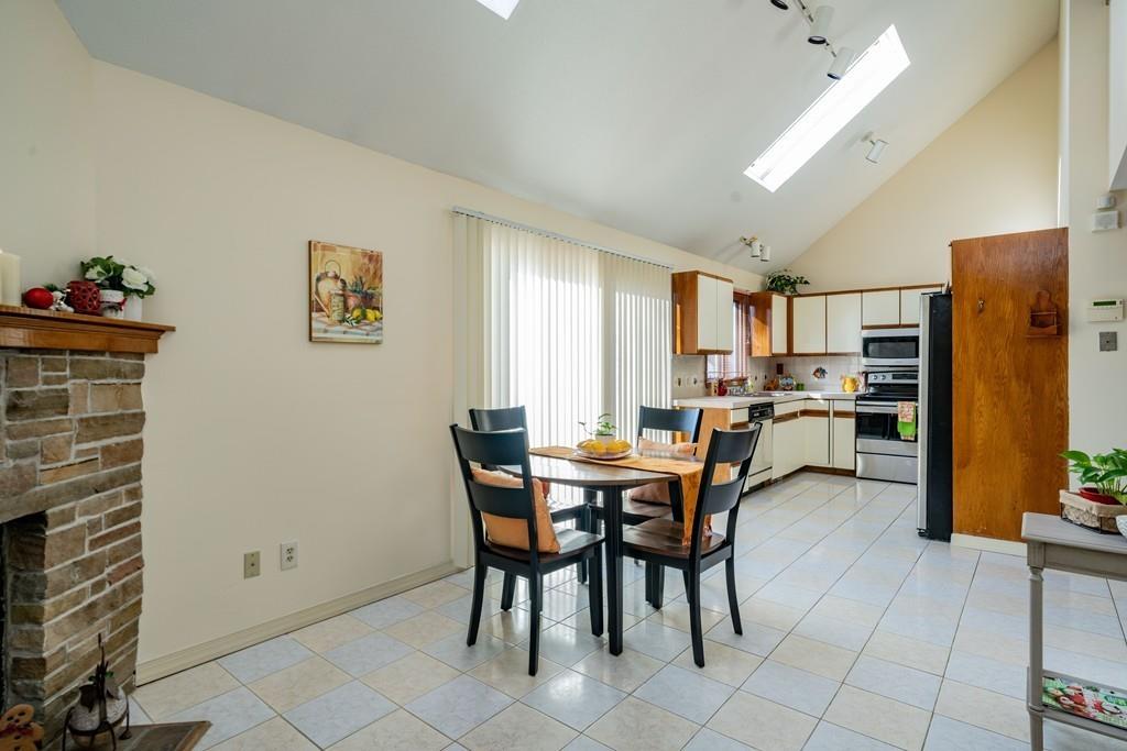 86 Castle Street Springfield, MA 01118 - Photo 3 of 28