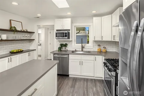 $899,000 | 21625 92nd Avenue West, Edmonds, WA 98026