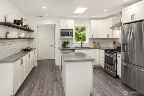 $899,000 | 21625 92nd Avenue West, Edmonds, WA 98026