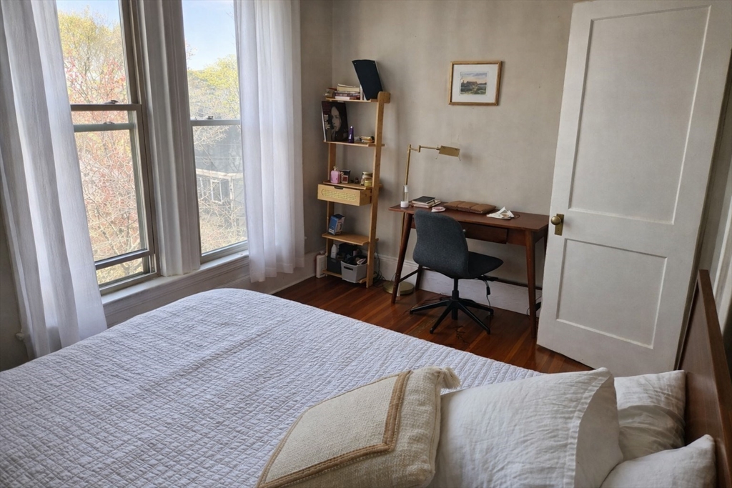 96 Winthrop Road, Unit 2 Brookline, MA 02445 - Photo 5 of 9