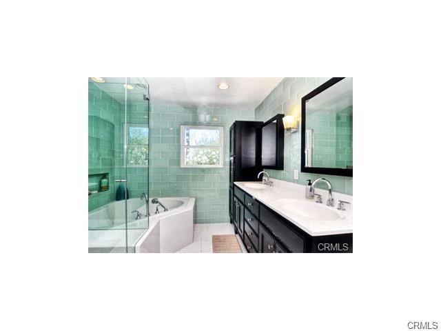 16 Goldstone Irvine, CA 92614 - Photo 10 of 14 Primary Bath w/Dual Vanity