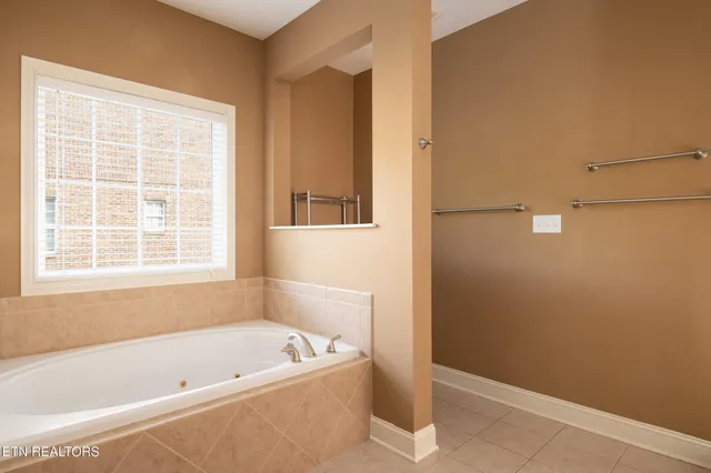 $525,000 | 121 Meridian Way, Clinton, TN 37716