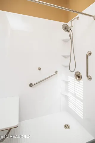 $525,000 | 121 Meridian Way, Clinton, TN 37716